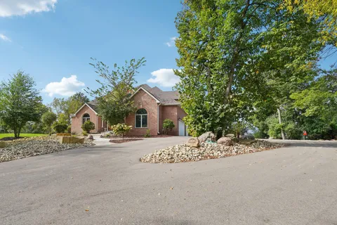 $1,190,000 | 18685 Highview Avenue, Lakeville, MN 55044