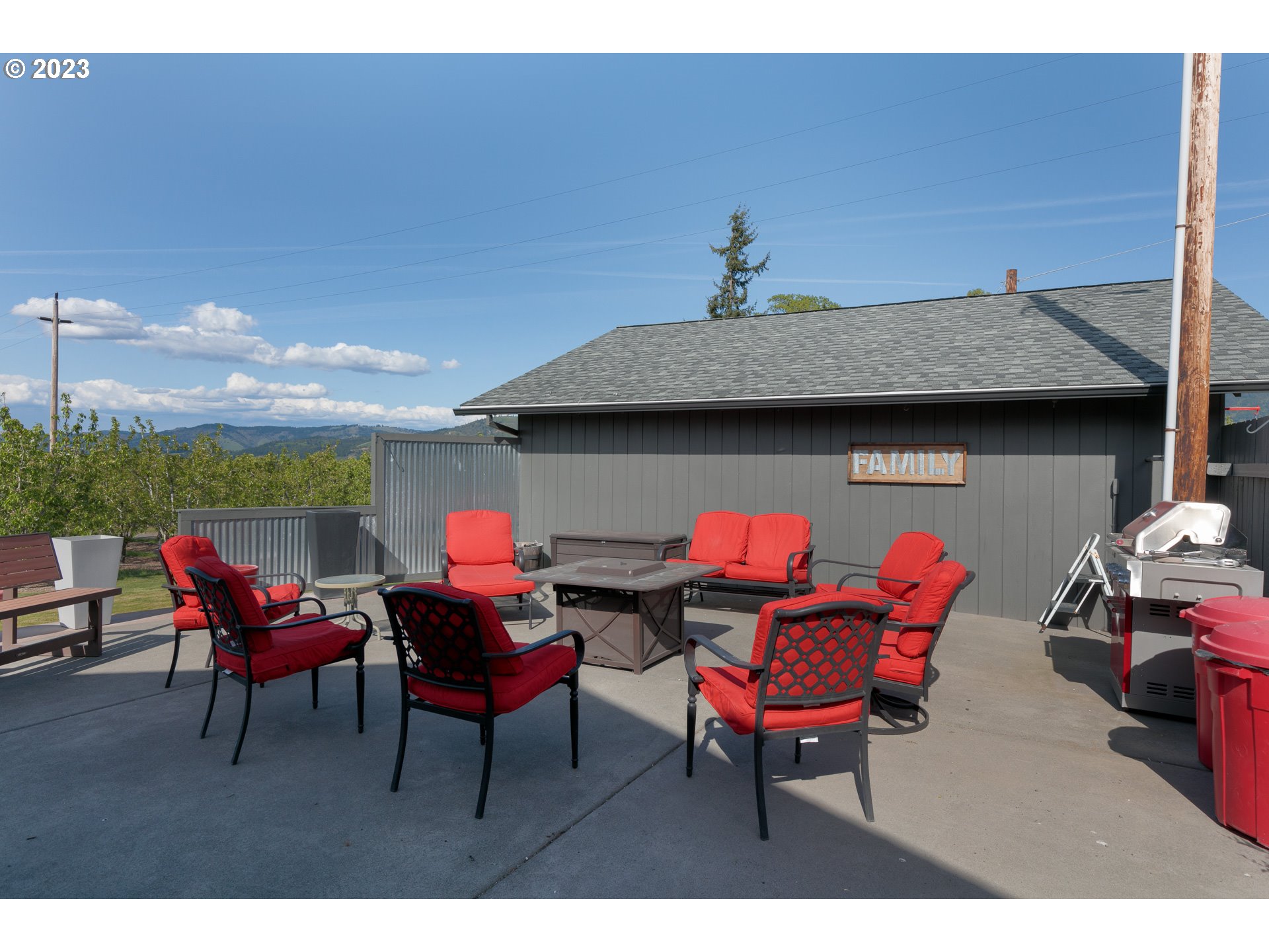3476 Dethman Ridge Road Hood River, OR 97031 - Photo 20 of 22 a outdoor dining space with furniture and city view
