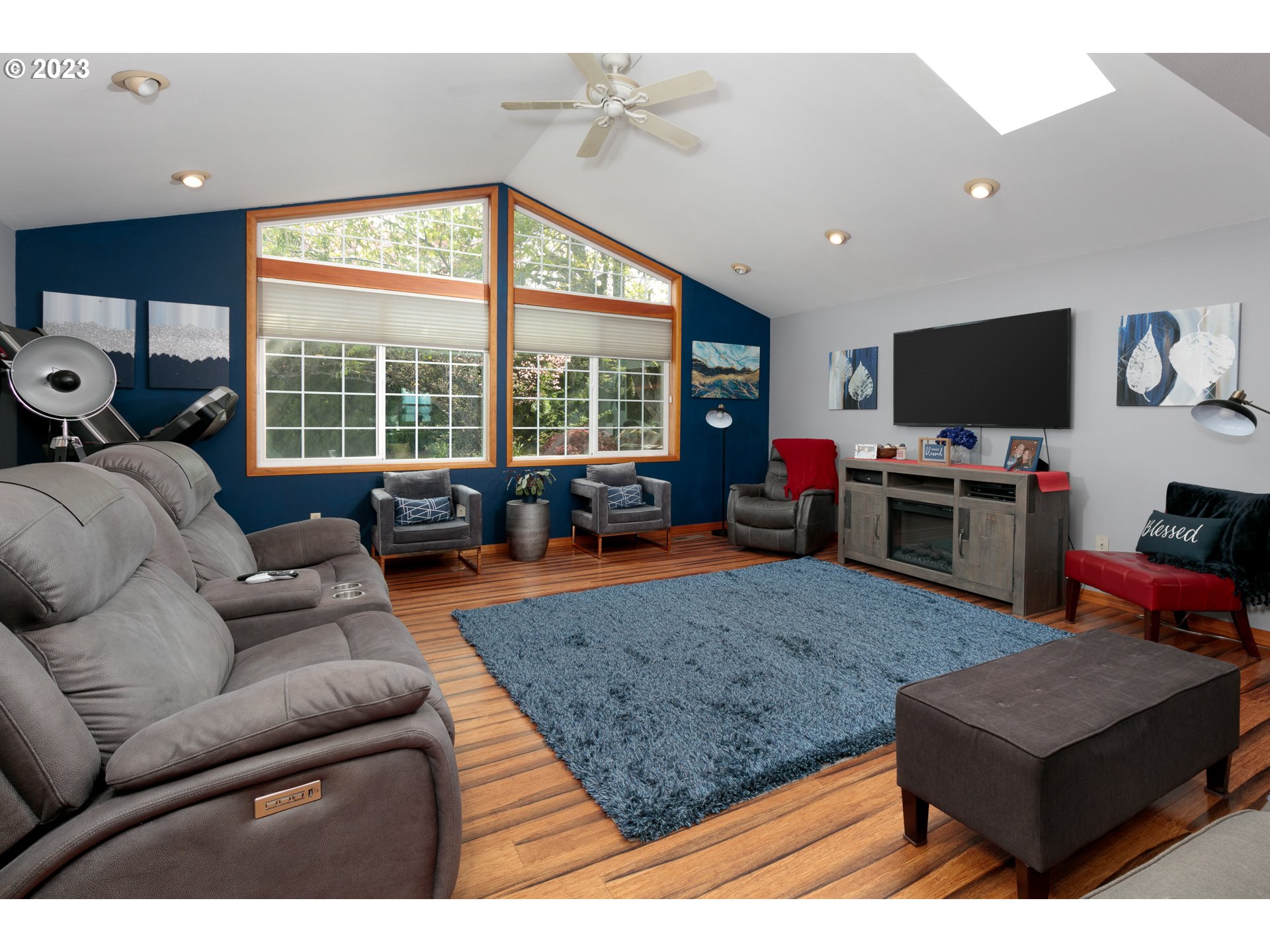 3476 Dethman Ridge Road Hood River, OR 97031 - Photo 3 of 22 a living room with furniture and a flat screen tv