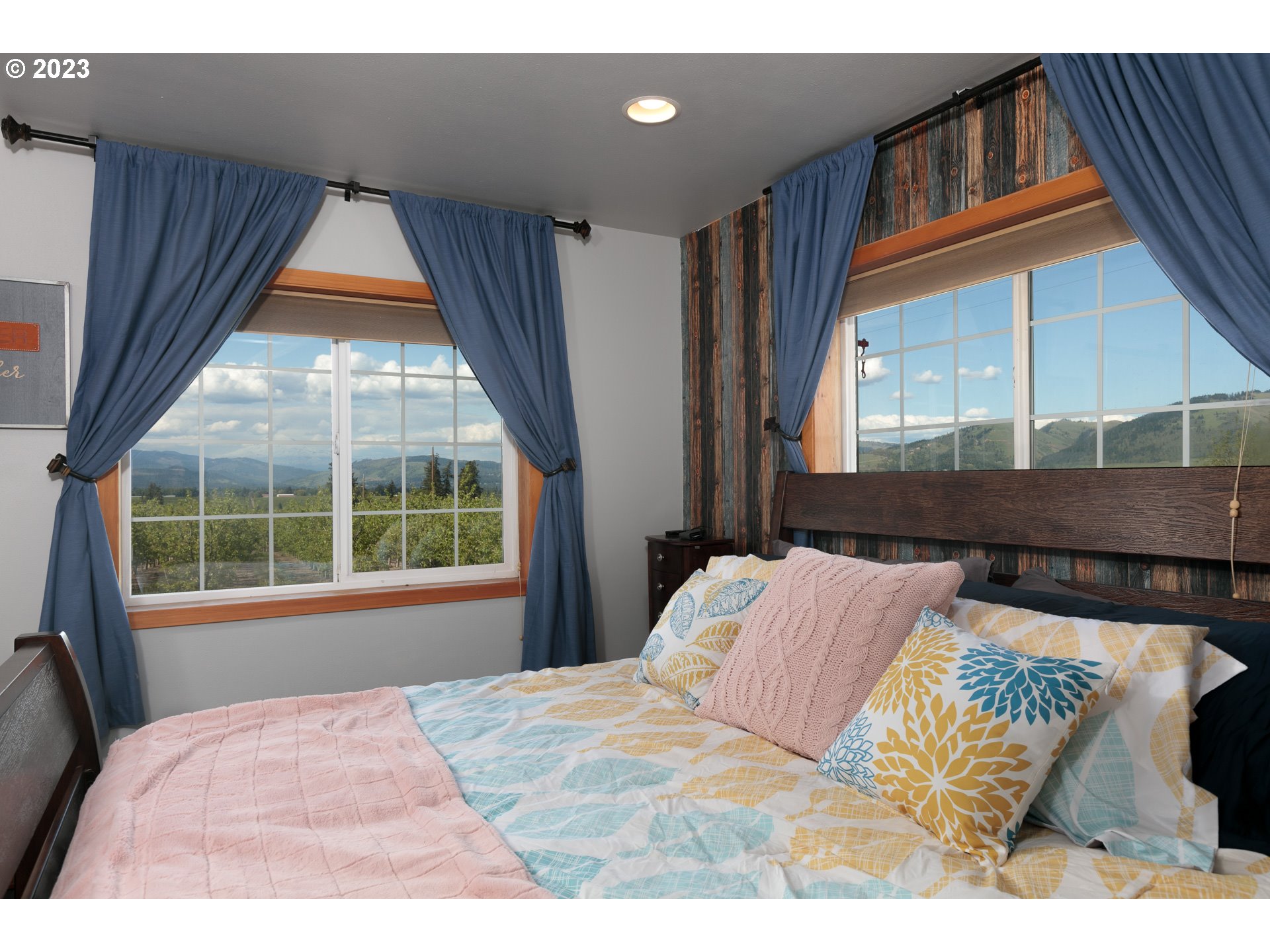 3476 Dethman Ridge Road Hood River, OR 97031 - Photo 10 of 22 a bedroom with a bed and a large window