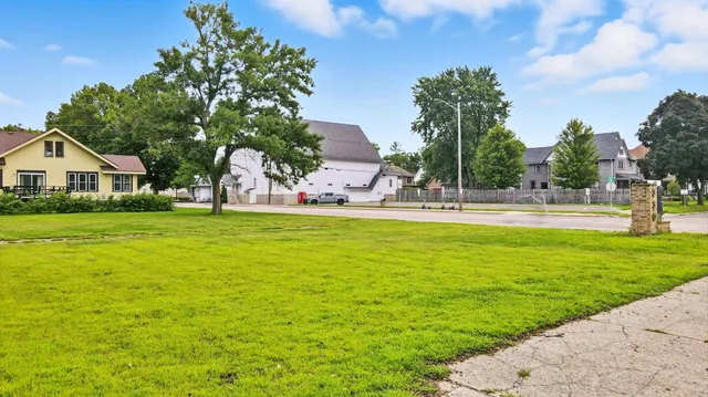 $155,000 | 330 South Oak Avenue, Owatonna, MN 55060