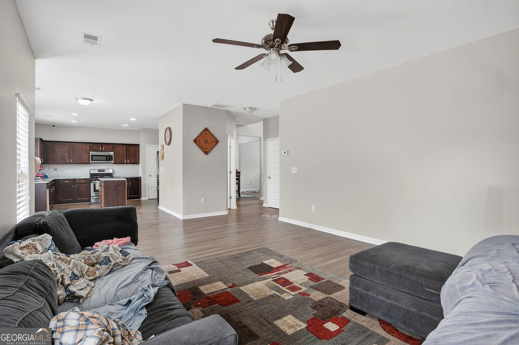 3495 Zaks Way Bethlehem, GA 30620 - Photo 16 of 40 a living room with furniture and a rug