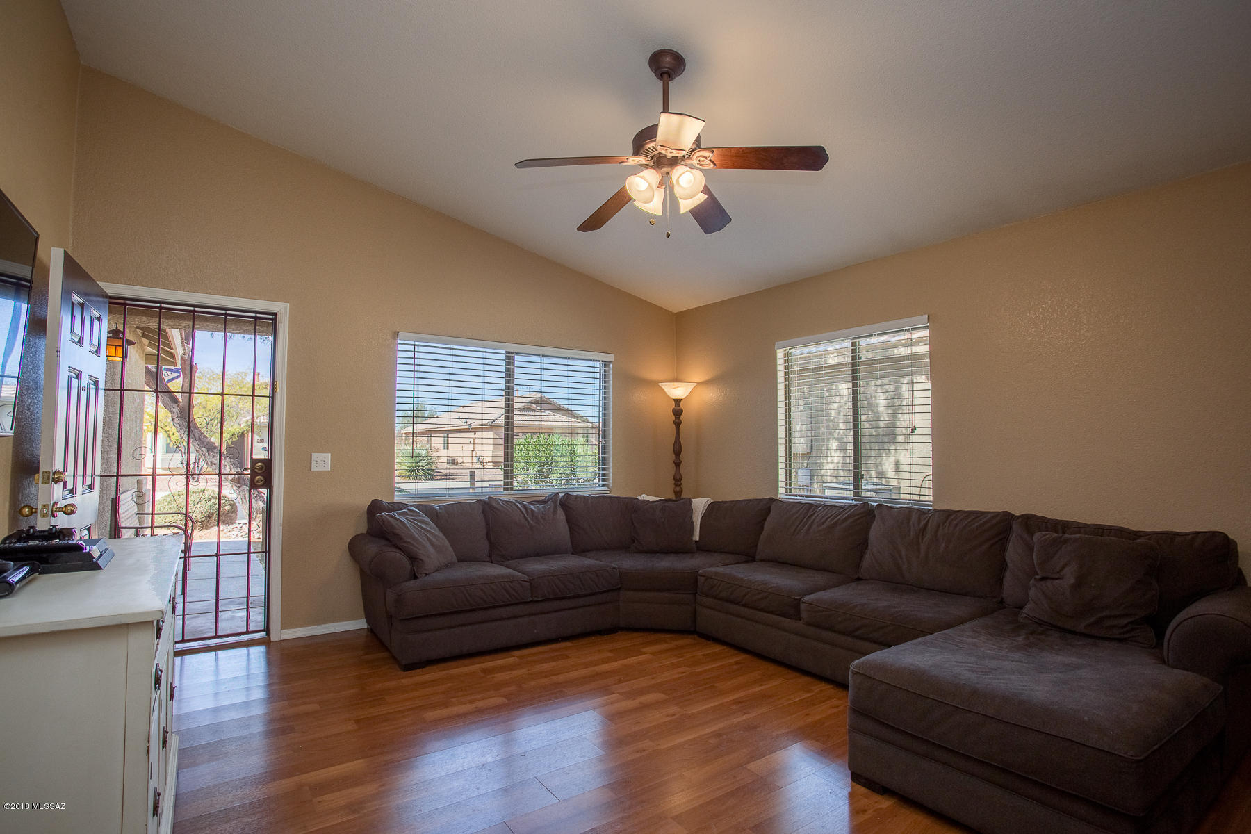 9508 North Winter Wren Avenue Tucson, AZ 85742 - Photo 3 of 21