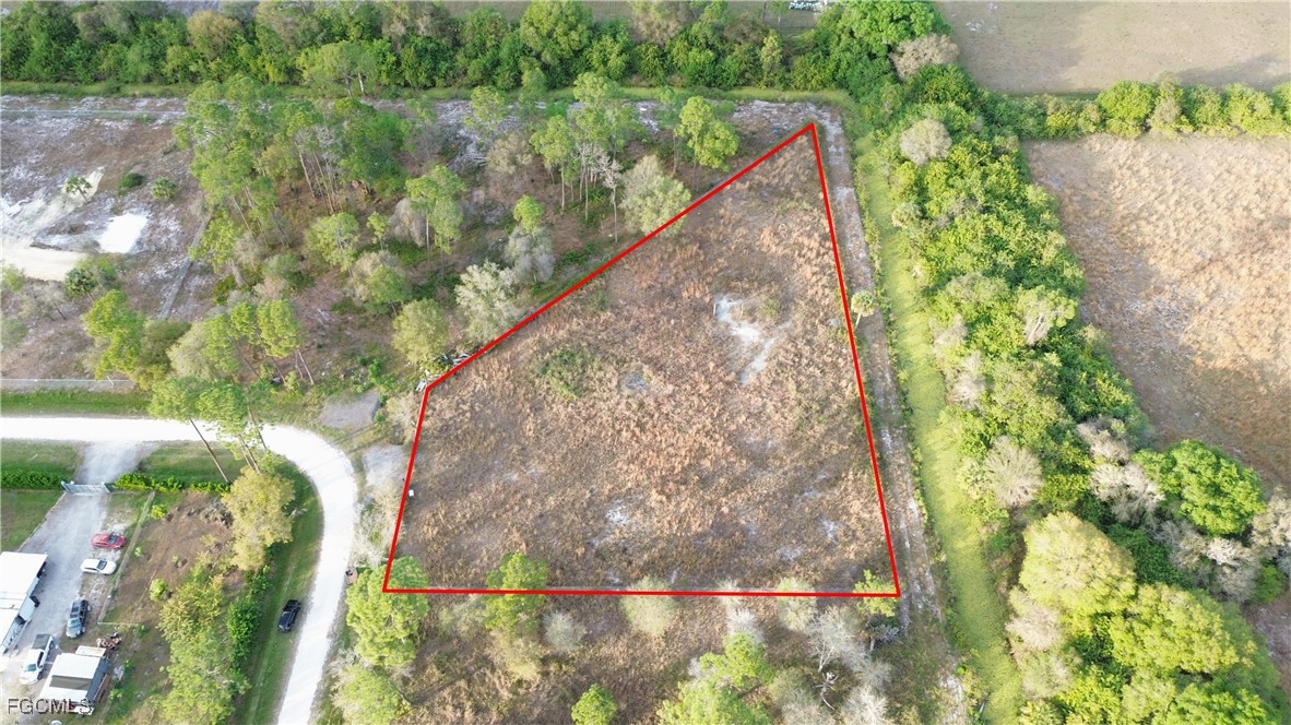 985 Elk Street Clewiston, FL 33440 - Photo 4 of 11 a view of a yard from a balcony