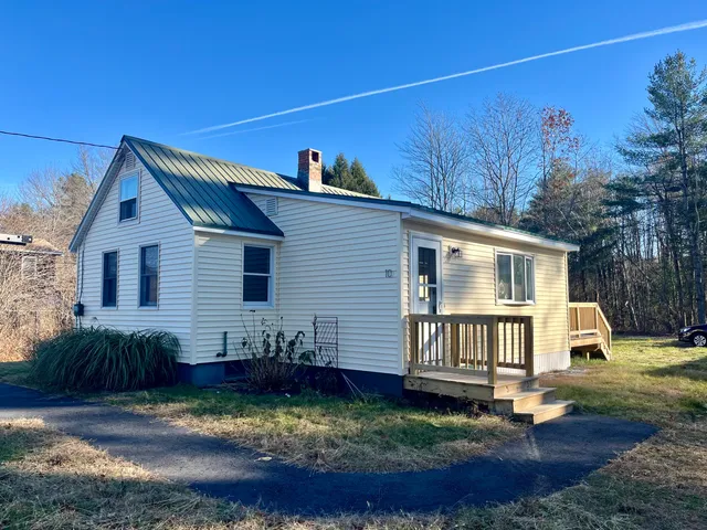 $289,900 | 10 Kasseys Way, Unit 1, Westbrook, ME 04092