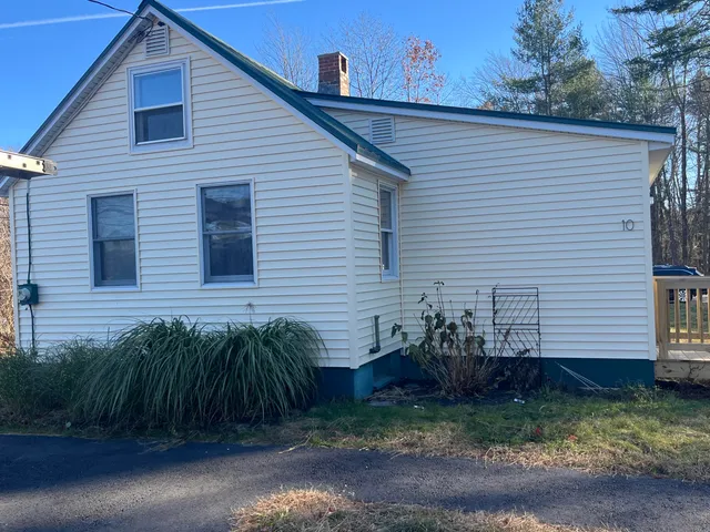 $289,900 | 10 Kasseys Way, Unit 1, Westbrook, ME 04092