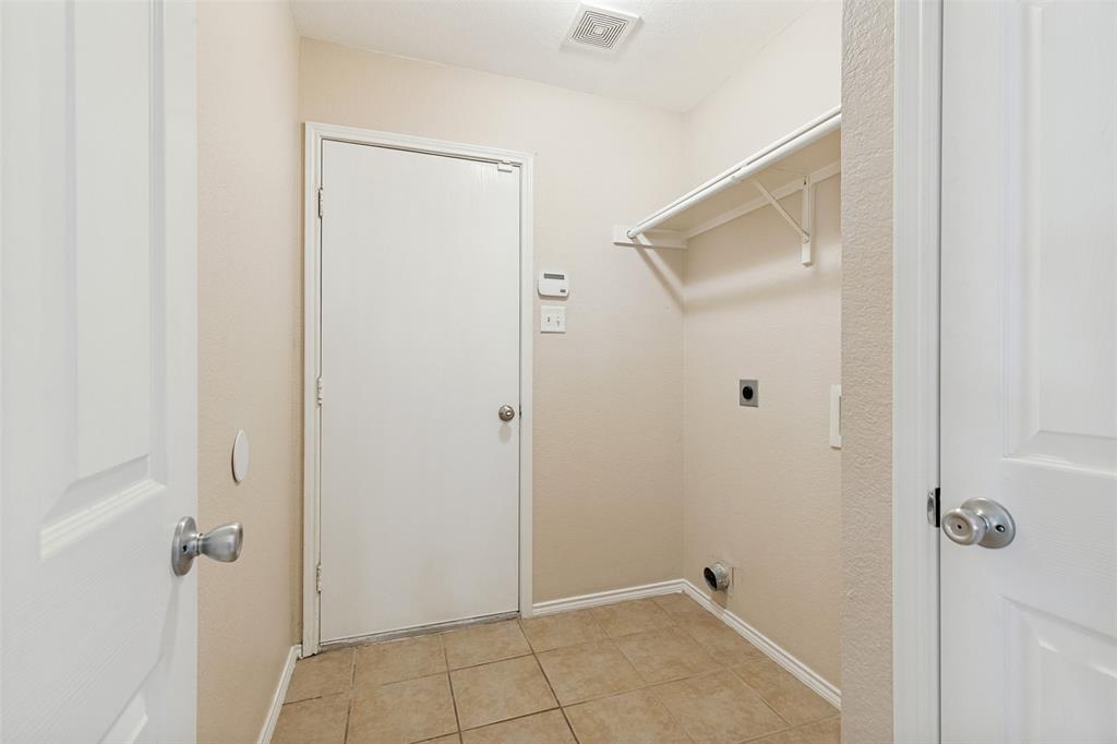 4008 Drexmore Road Fort Worth, TX 76244 - Photo 11 of 23 Laundry room