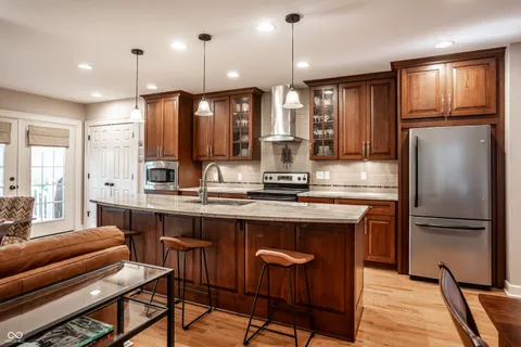 $910,000 | 385 South 6th Street, Zionsville, IN 46077
