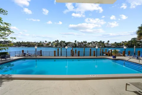 $895,000 | 5640 Collins Avenue, Unit 7B, Miami Beach, FL 33140