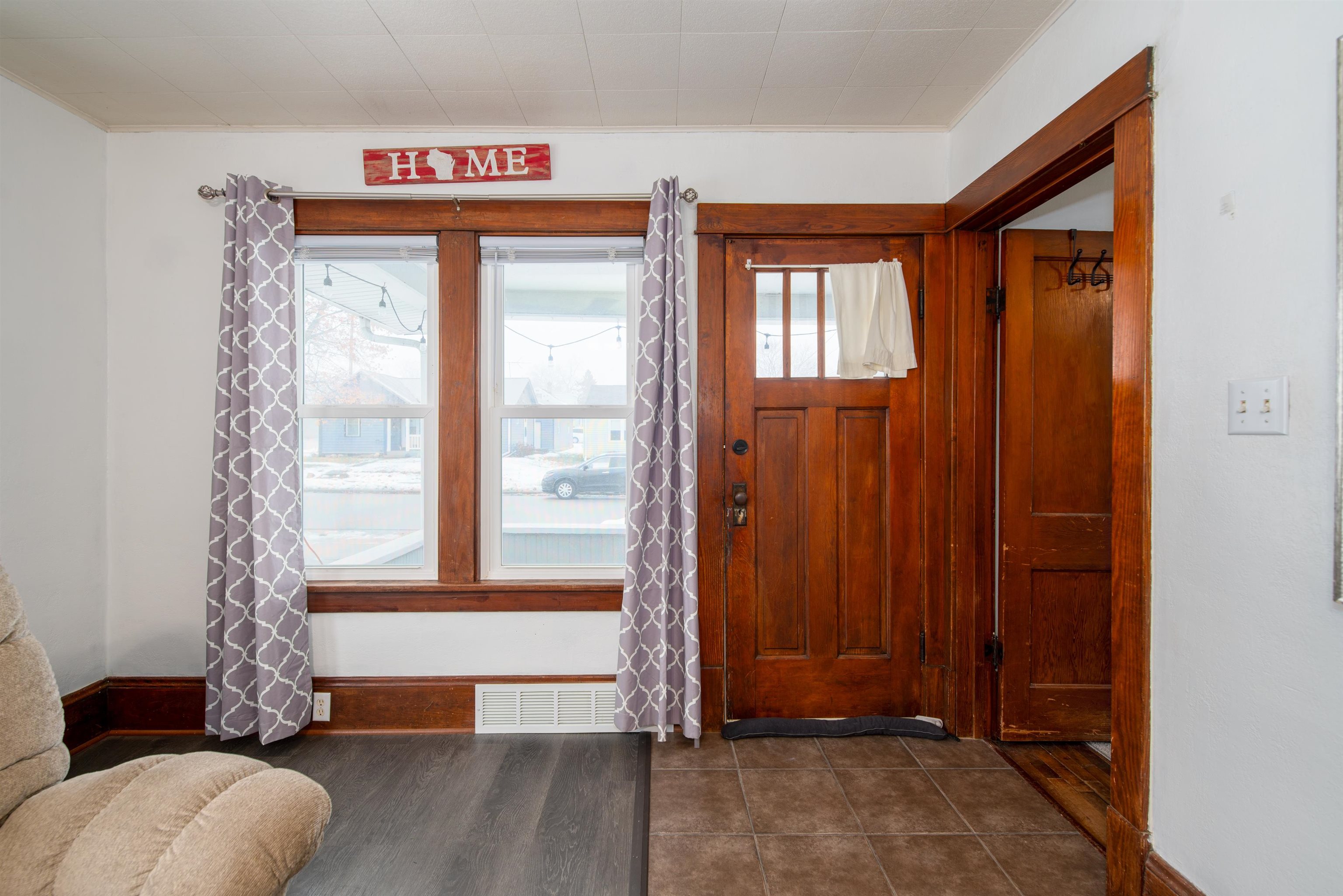 805 7th Street Menasha, WI 54952 - Photo 3 of 23