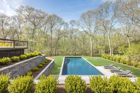 $3,495,000 | 25 White Oak Lane, Southampton, NY 11968