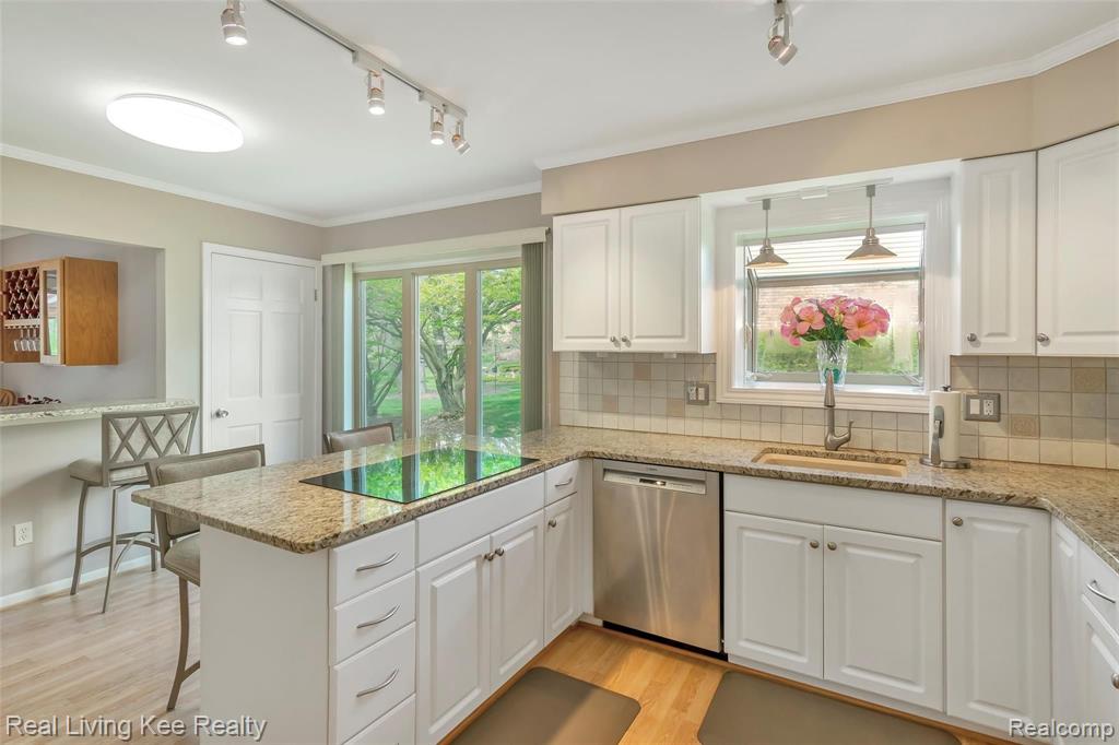 3223 Edmunton Drive Rochester Hills, MI 48306 - Photo 12 of 56