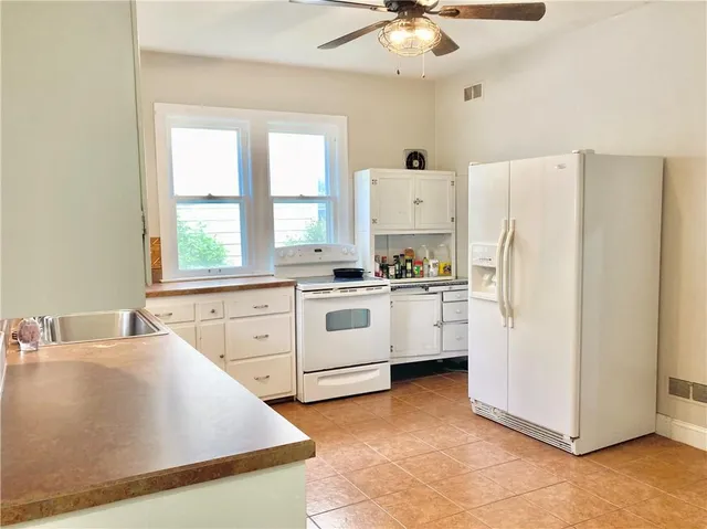 $232,500 | 406 South 6th Street, Burlington, KS 66839