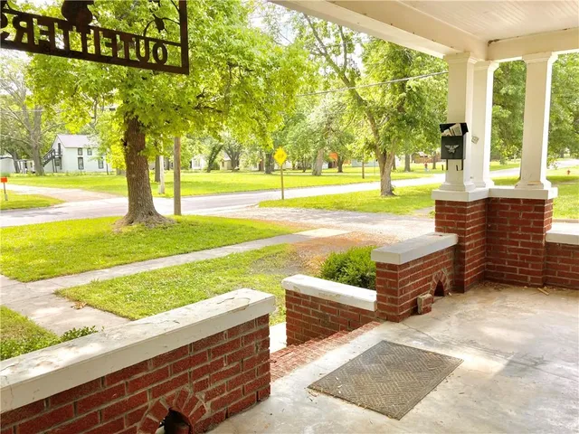 $232,500 | 406 South 6th Street, Burlington, KS 66839