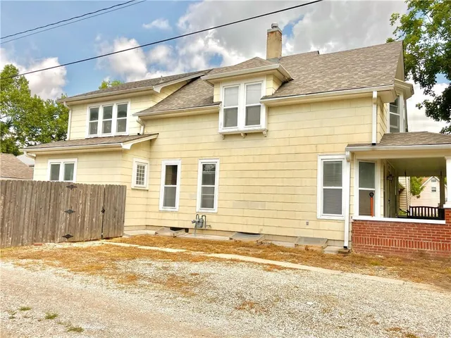 $232,500 | 406 South 6th Street, Burlington, KS 66839