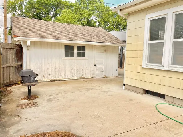 $232,500 | 406 South 6th Street, Burlington, KS 66839