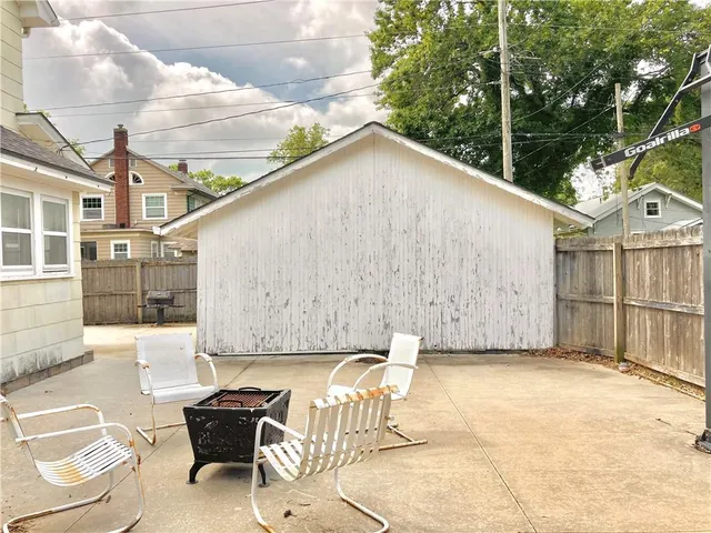 $232,500 | 406 South 6th Street, Burlington, KS 66839