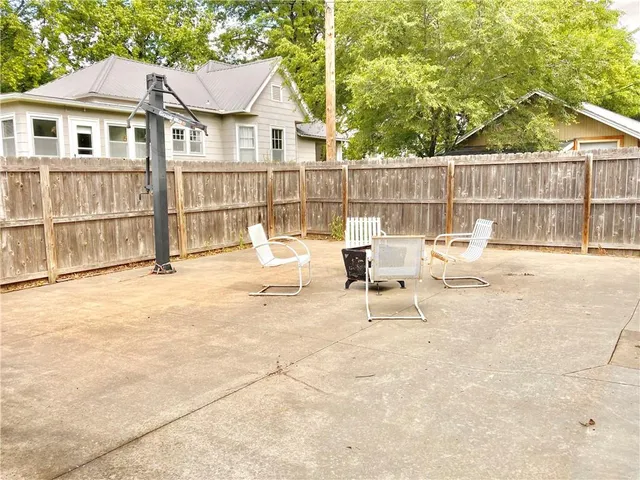 $232,500 | 406 South 6th Street, Burlington, KS 66839