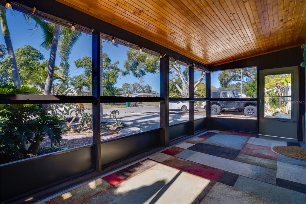 5135 101st Street North St. Petersburg, FL 33708 - Photo 2 of 38