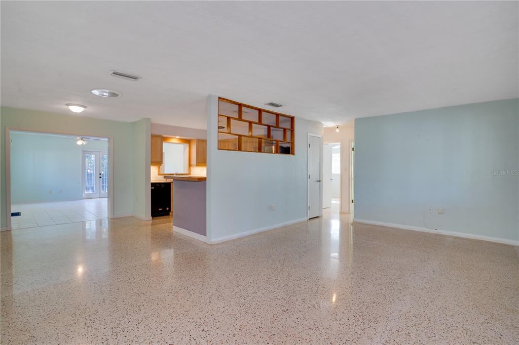 5135 101st Street North St. Petersburg, FL 33708 - Photo 3 of 38