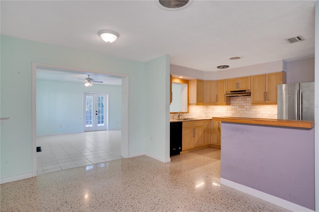 5135 101st Street North St. Petersburg, FL 33708 - Photo 7 of 38