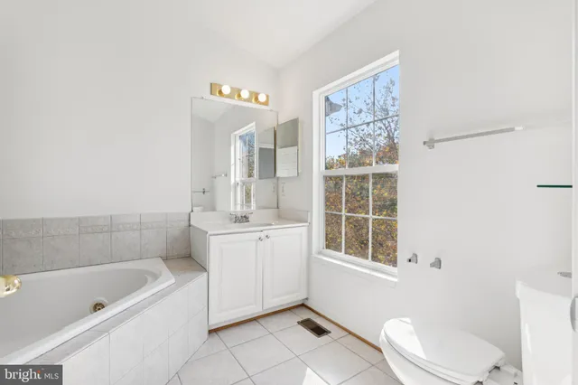 $480,000 | 11357 King George Drive, Unit 10, Wheaton, MD 20902