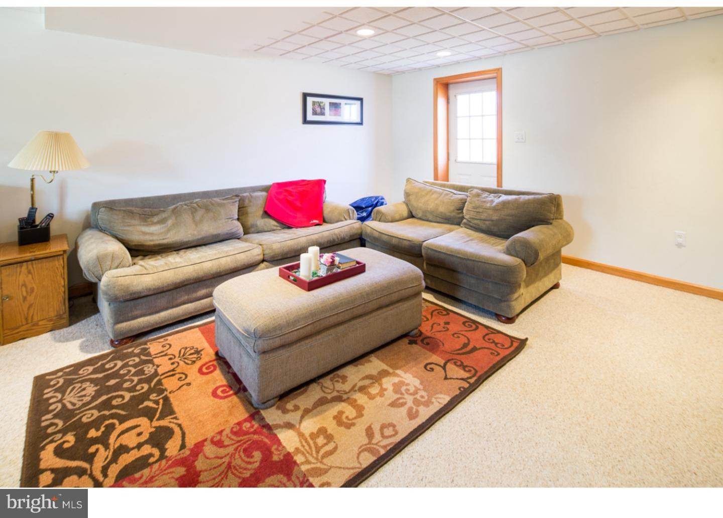 25 Birchgrove Road Newark, DE 19702 - Photo 9 of 21 Family Room