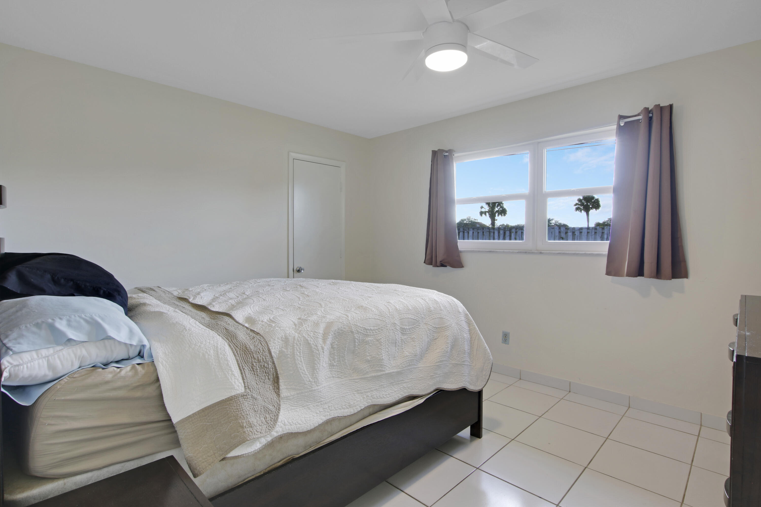 2480 Windsor Road Palm Beach Gardens, FL 33410 - Photo 26 of 44 Third bedroom