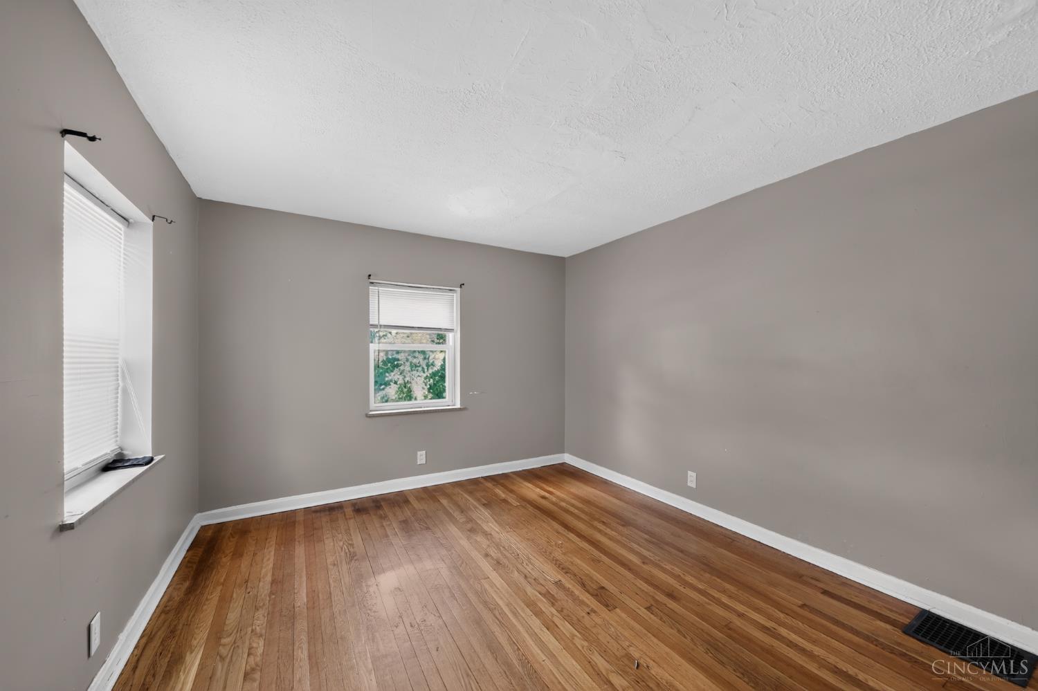 5804 Argus Road Cincinnati, OH 45224 - Photo 17 of 30