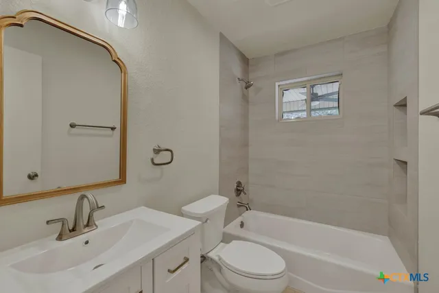 $2,500 | 1260 Flaming Oak Drive, New Braunfels, TX 78132