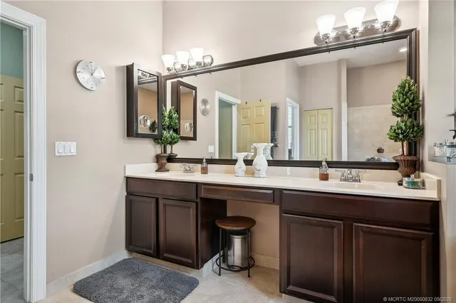 $960,000 | 5437 Southwest Honeysuckle Court, Palm City, FL 34990