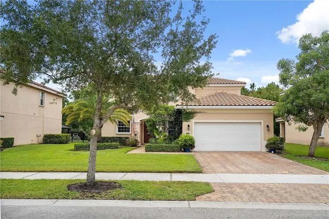 $960,000 | 5437 Southwest Honeysuckle Court, Palm City, FL 34990