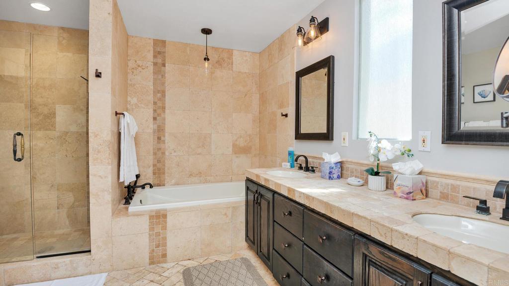 5918 Germaine Lane La Jolla, CA 92037 - Photo 20 of 34 Primary Bath