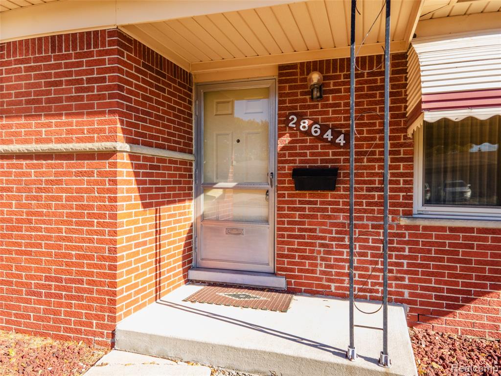 28644 Grobbel Warren, MI 48092 - Photo 4 of 55