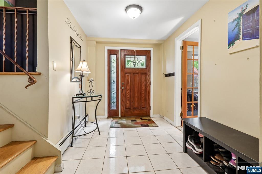 123 Midwood Road Paramus, NJ 07652 - Photo 6 of 46