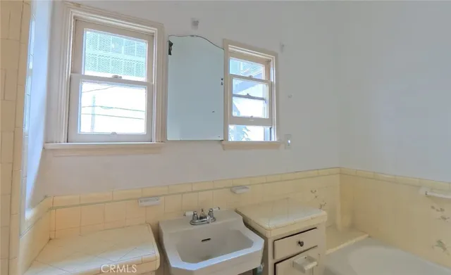 $3,950 | 657 South La Jolla Avenue, Los Angeles, CA 90048