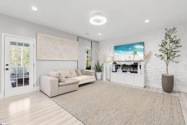 $2,800 | 154 South Lake Emory Drive, Inman, SC 29349