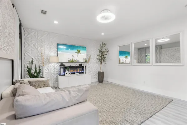 $2,800 | 154 South Lake Emory Drive, Inman, SC 29349