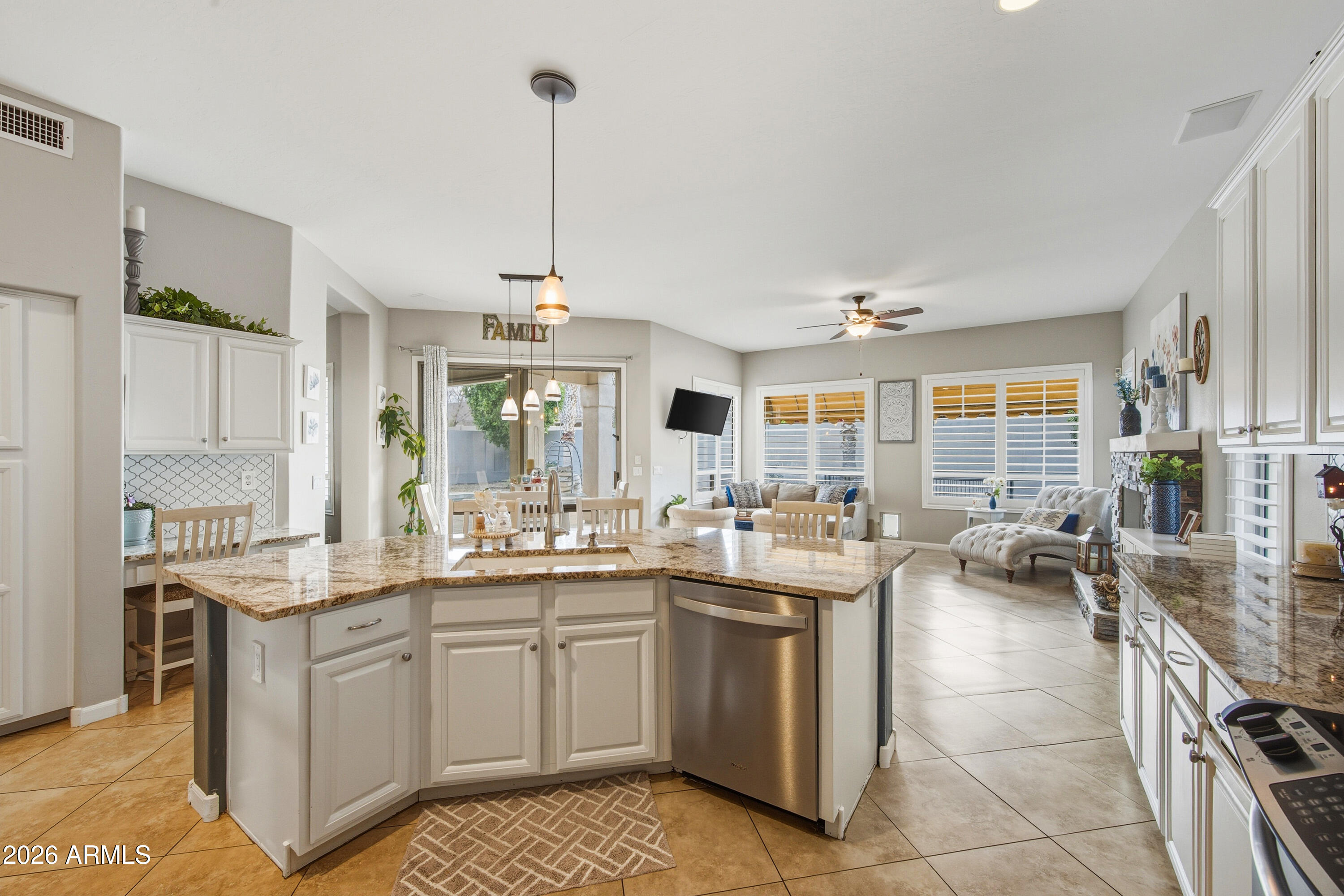 16635 South 12th Avenue Phoenix, AZ 85045 - Photo 12 of 41 16635 S 12th - Kitchen