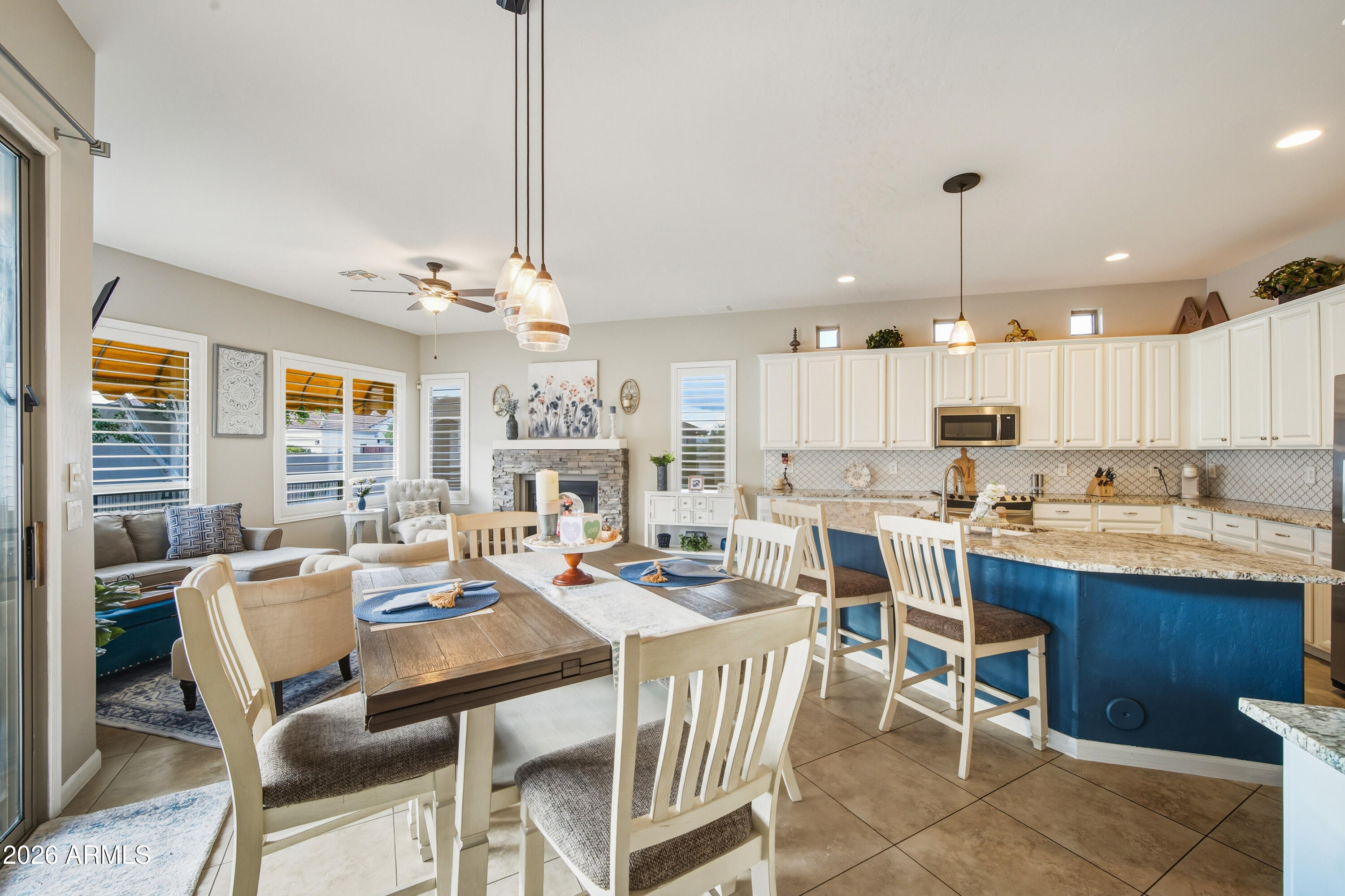 16635 South 12th Avenue Phoenix, AZ 85045 - Photo 15 of 41 16635 S 12th - Dining & Kitchen