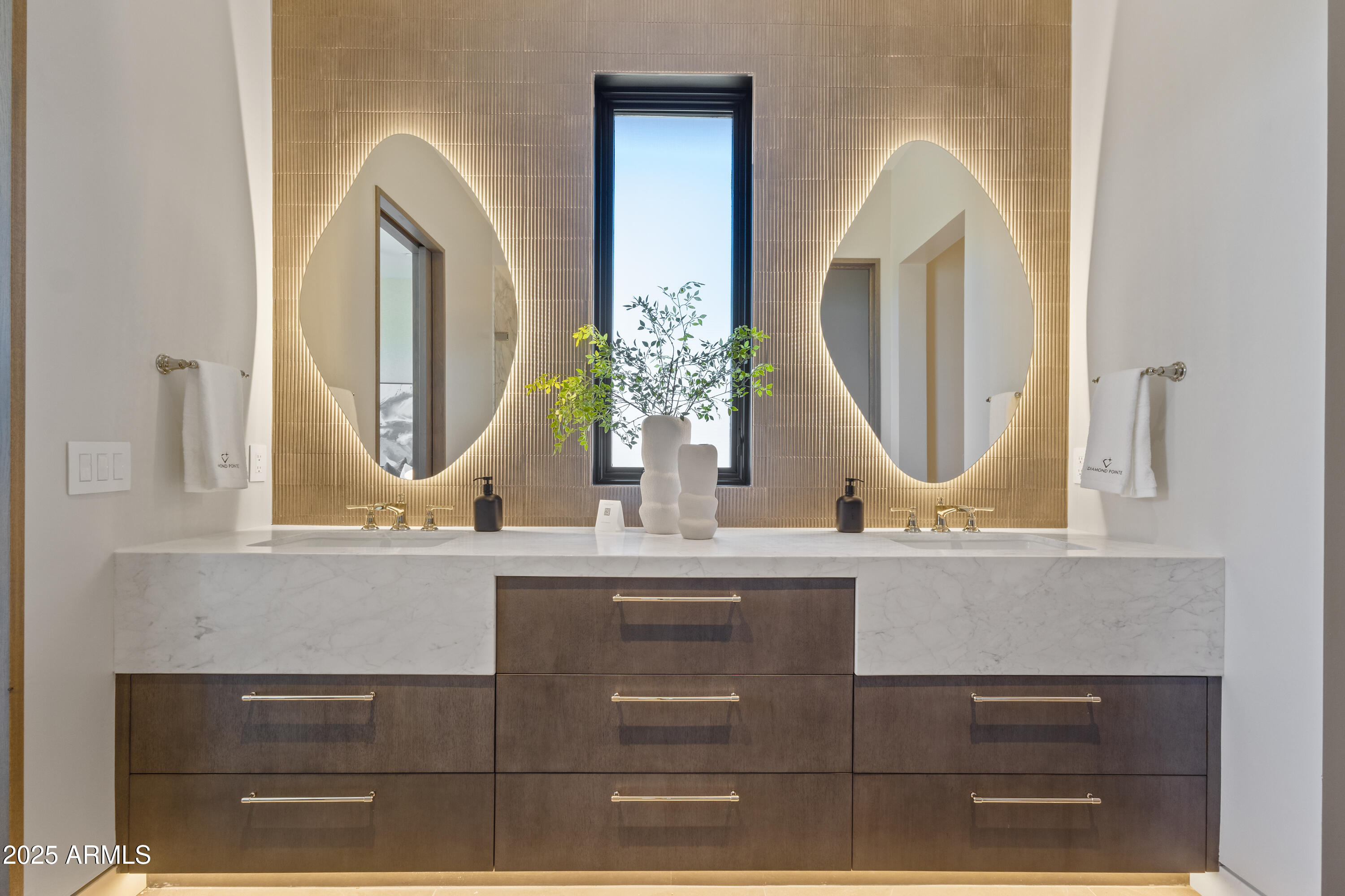 106 South Rim Club Drive Payson, AZ 85541 - Photo 22 of 49 a bathroom with mirror a sink and a mirror