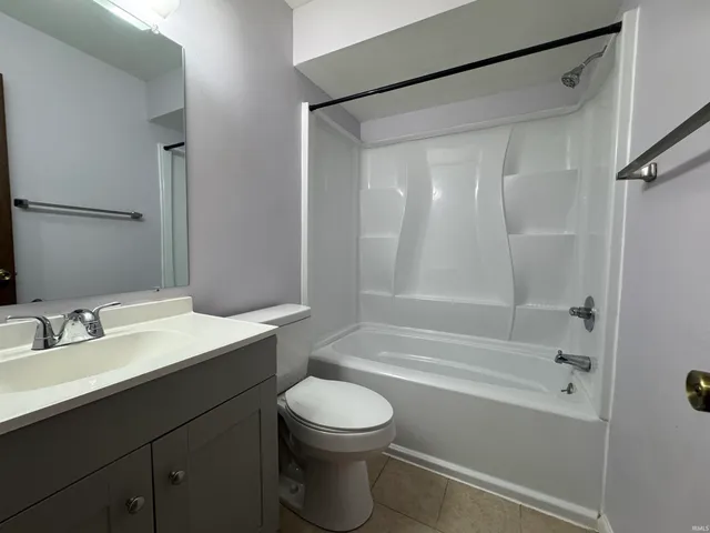 $1,800 | 4208 Spring Valley Road, Evansville, IN 47715