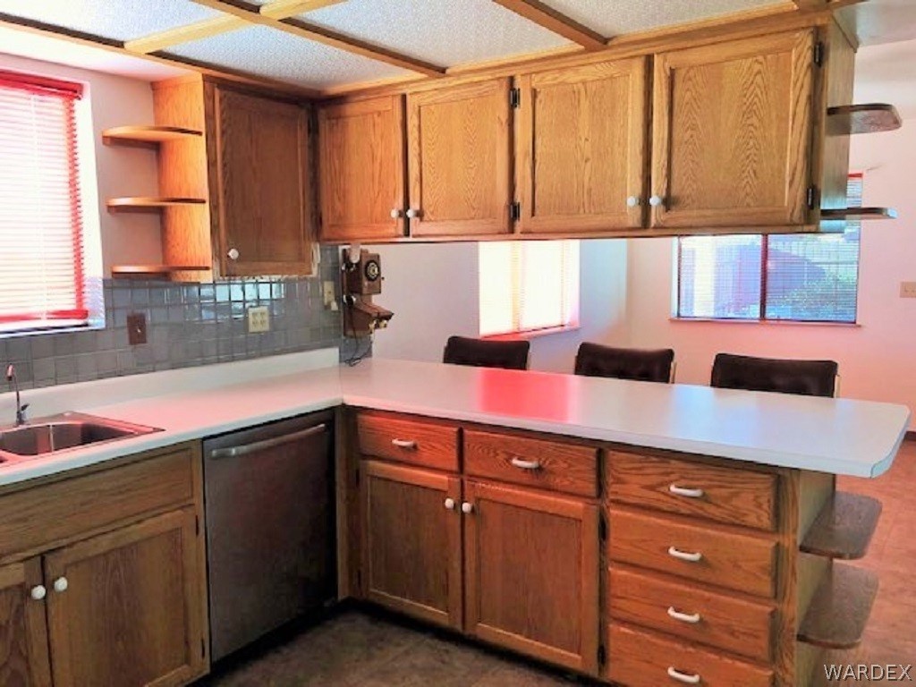 2154 East Quail Run Road Kingman, AZ 86409 - Photo 14 of 28 Kitchen Counter