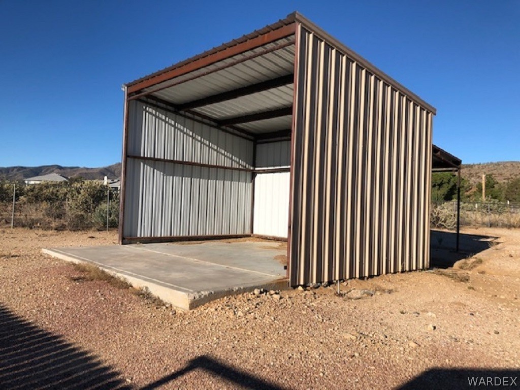 2154 East Quail Run Road Kingman, AZ 86409 - Photo 26 of 28 Haybarn