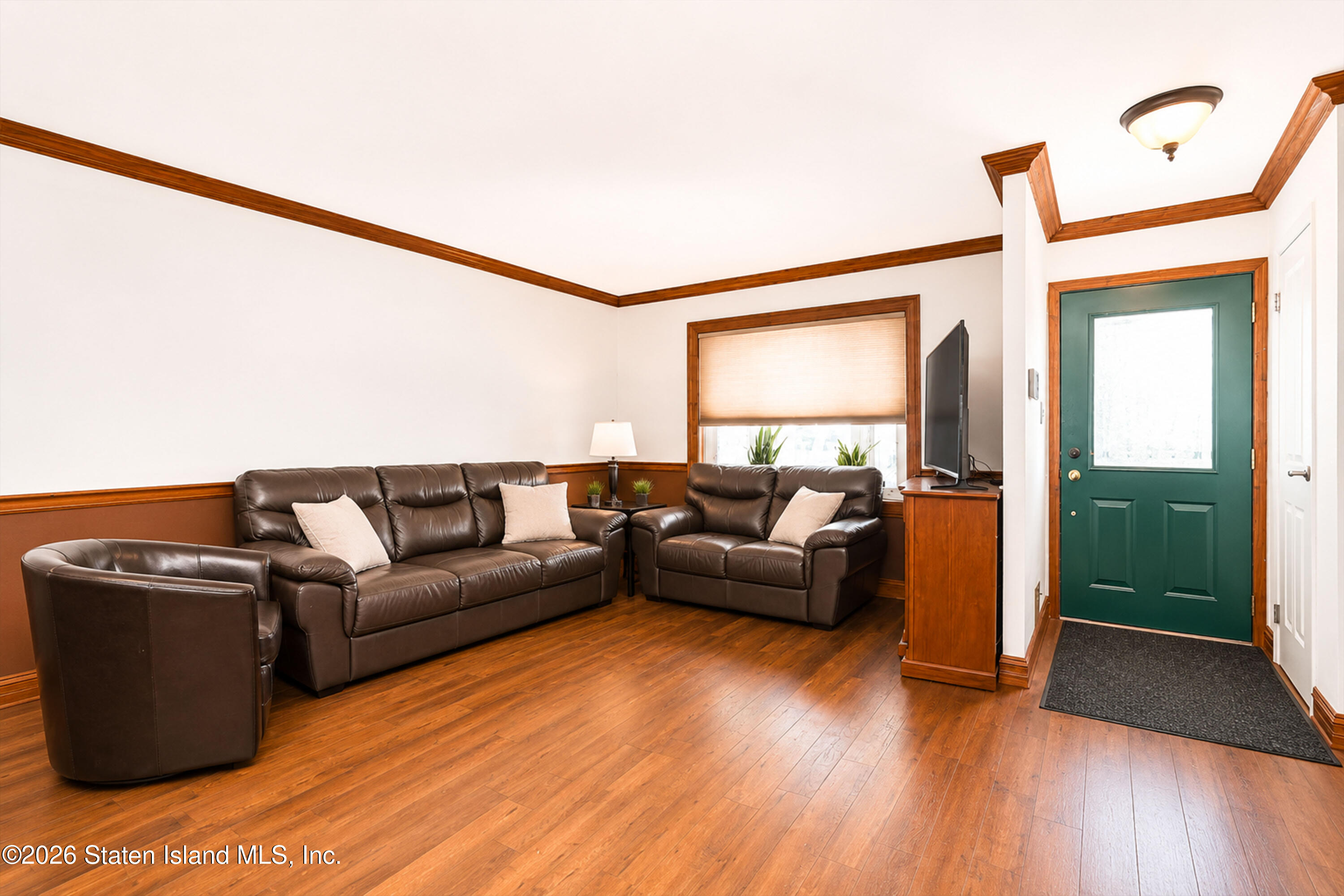 37 Middle Loop Road Staten Island, NY 10308 - Photo 4 of 38 a living room with furniture and a wooden floor