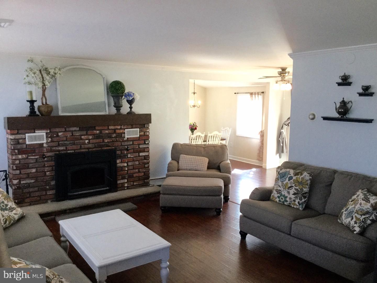 51 Canoebirch Road Levittown, PA 19057 - Photo 2 of 17 Living Room