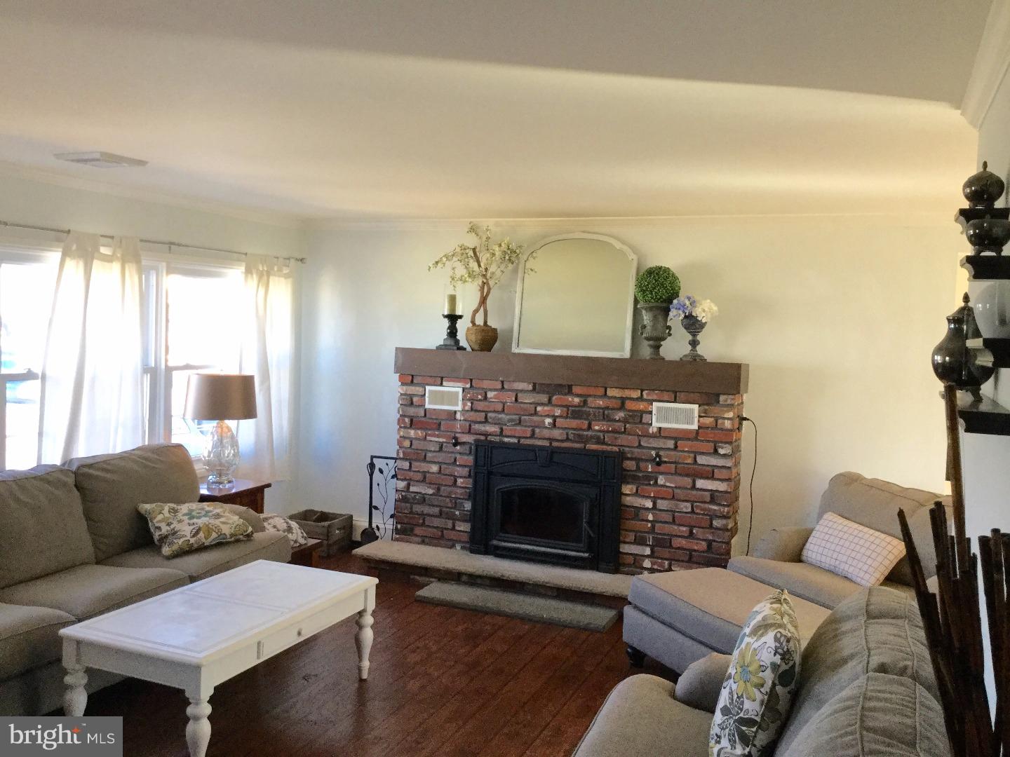 51 Canoebirch Road Levittown, PA 19057 - Photo 3 of 17 Living Room