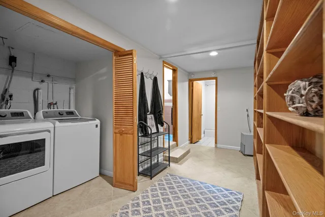 a view of a storage & utility room