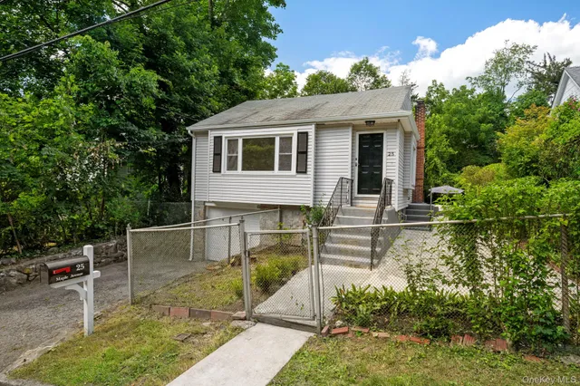 a view of a house with a yard