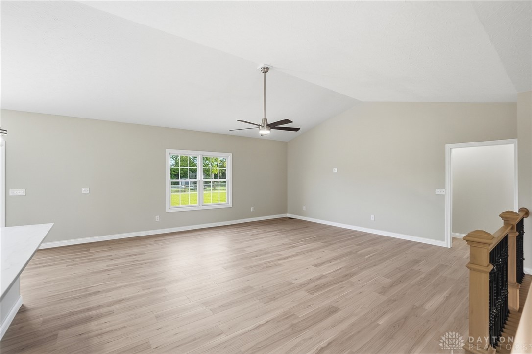 4600 Beal Road Franklin, OH 45005 - Photo 7 of 42 Bright and airy living area with soaring vaulted ceilings and abundant natural light.
